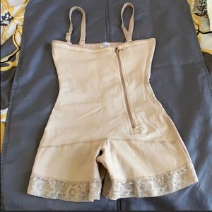 Compression garment, Colombian faja